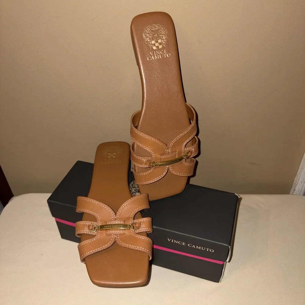 NIB Vince Camuto Arisha Sandals 11 M Brown Leather Slip-On Square Toe Flat Logo